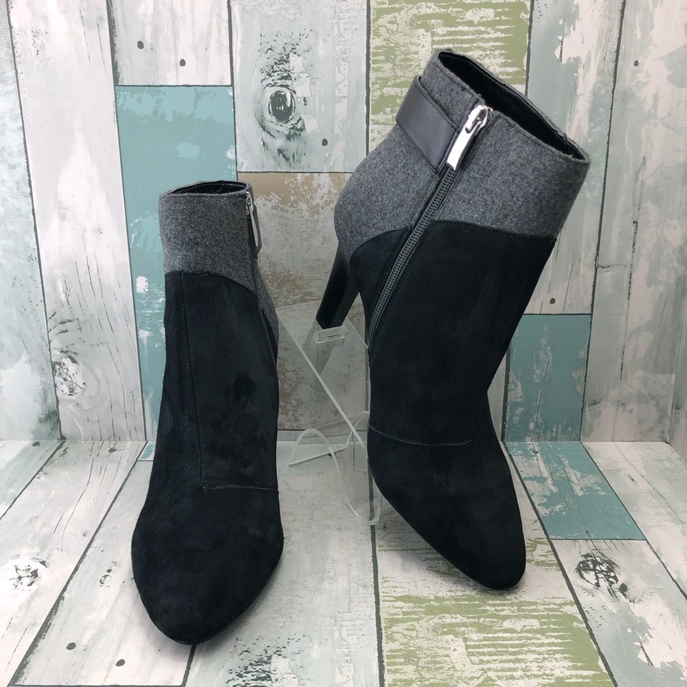 Tahari Dagna Black Gray Leather Ankle Booties